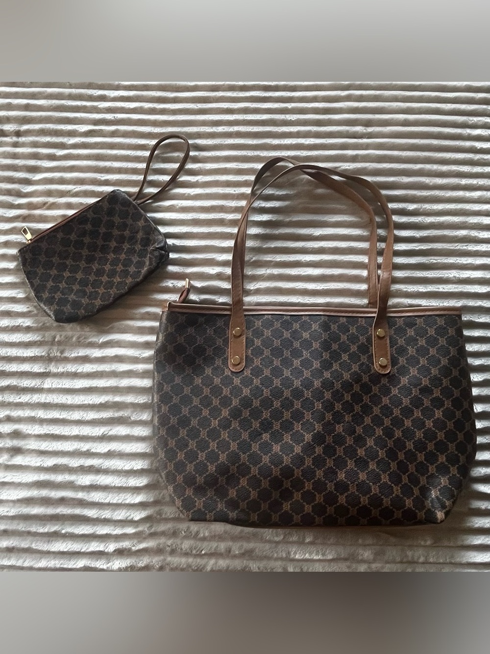 monogram pattern tote bag & matching wristlet set ♡